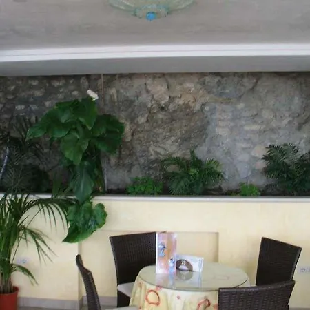 Dirce Hotel