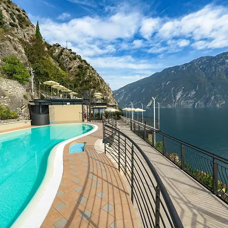 Dirce Hotel Limone sul Garda