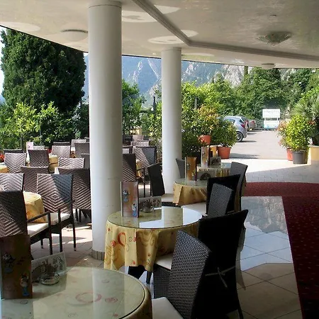 Dirce 4* Limone sul Garda