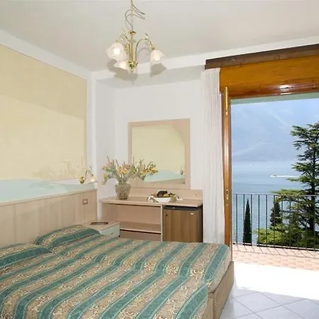Dirce 4*